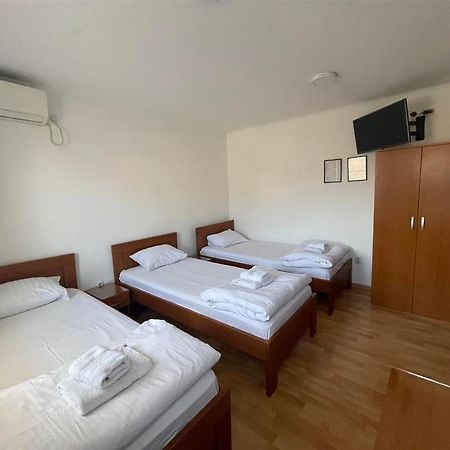 Rooms Gat Subotica Buitenkant foto