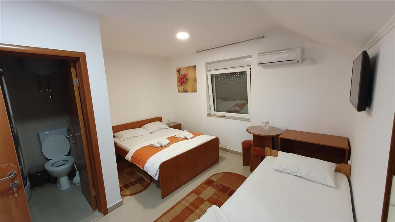 Rooms Gat Subotica Buitenkant foto