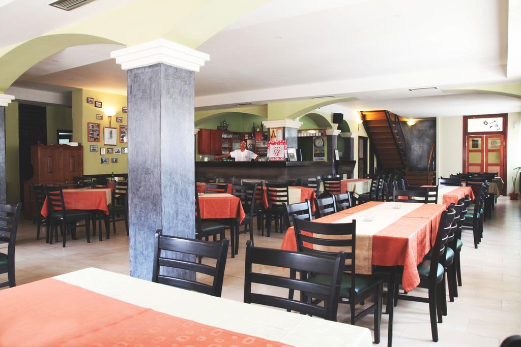 Rooms Gat Subotica Buitenkant foto