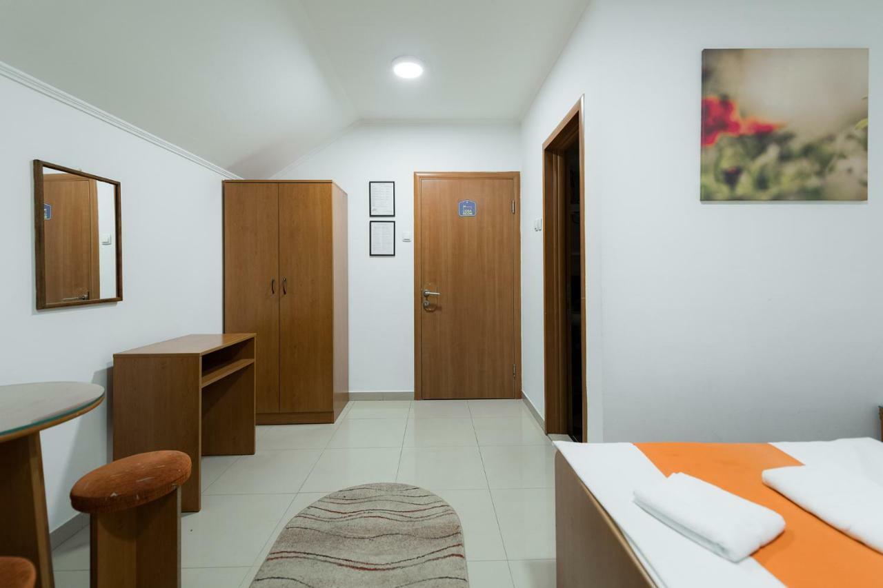 Rooms Gat Subotica Buitenkant foto