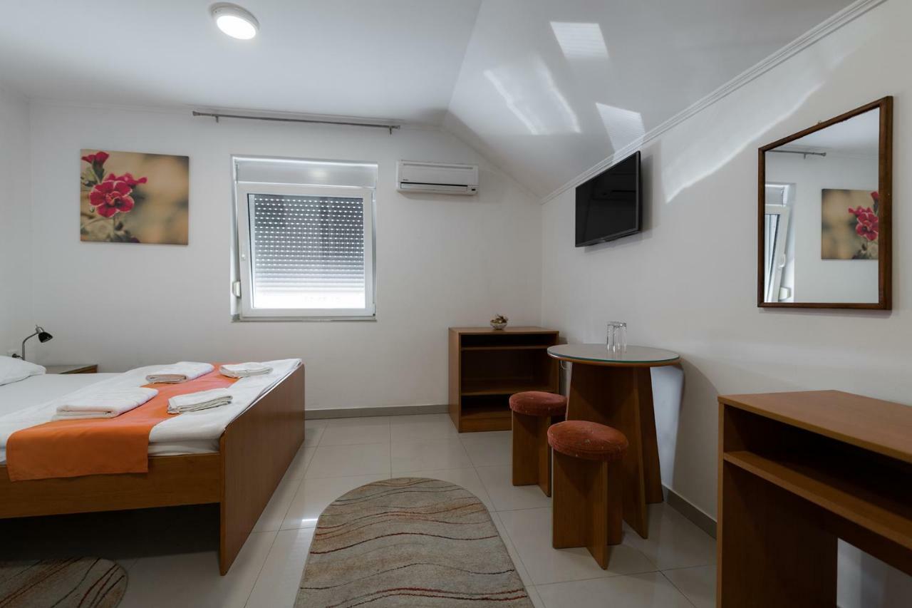 Rooms Gat Subotica Buitenkant foto