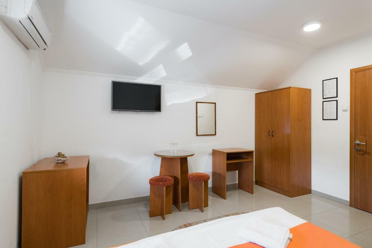 Rooms Gat Subotica Buitenkant foto