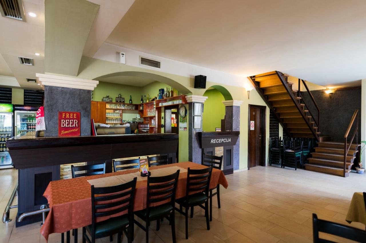 Rooms Gat Subotica Buitenkant foto