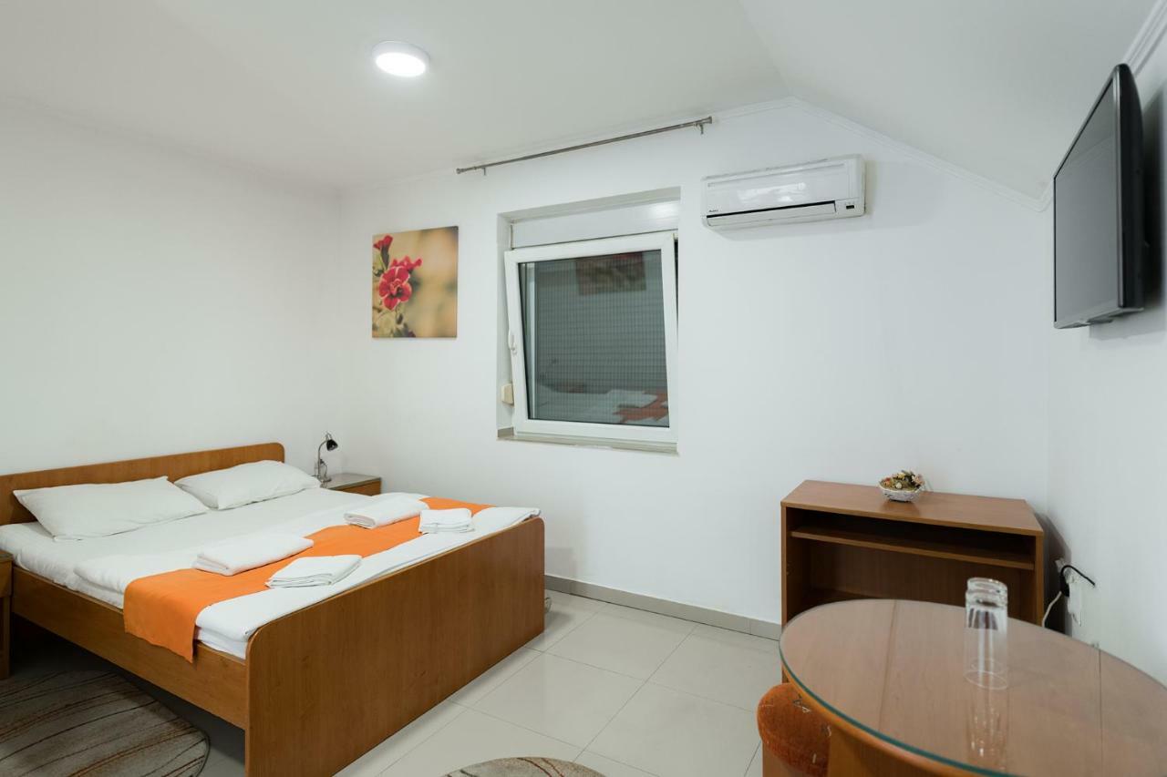 Rooms Gat Subotica Buitenkant foto